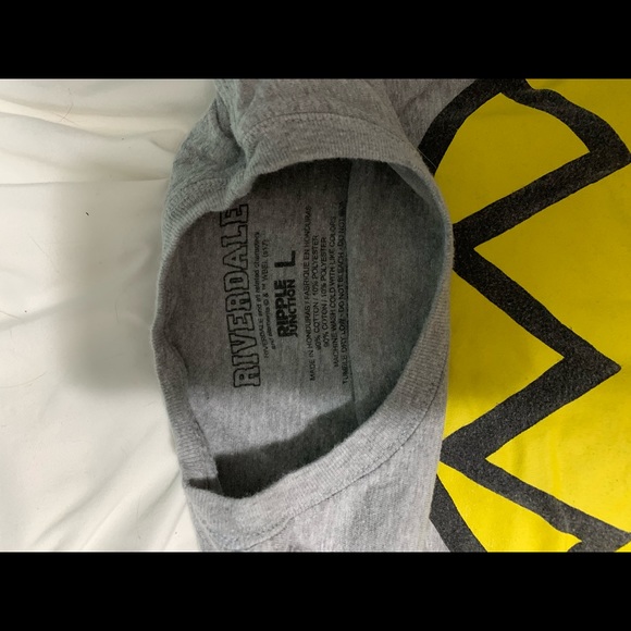 Riverdale Betty shirt from hot topic or Spencer’s - Picture 3 of 3